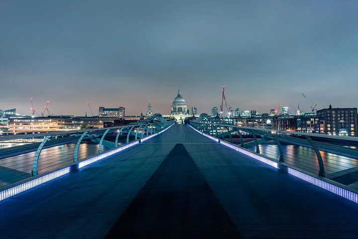 London by Night: VIP Private Car Tour - An Illuminated Adventure