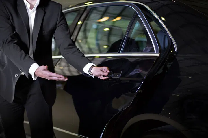 Paris Private Car Experience: Tailored City Exploration