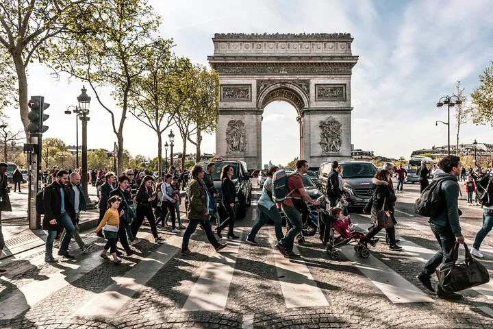 Arc de Triomphe Tickets: Skip-the-Line Hosted Entry