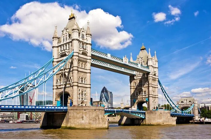 Unveiling London's Charms: A Luxurious Chauffeured Private Tour