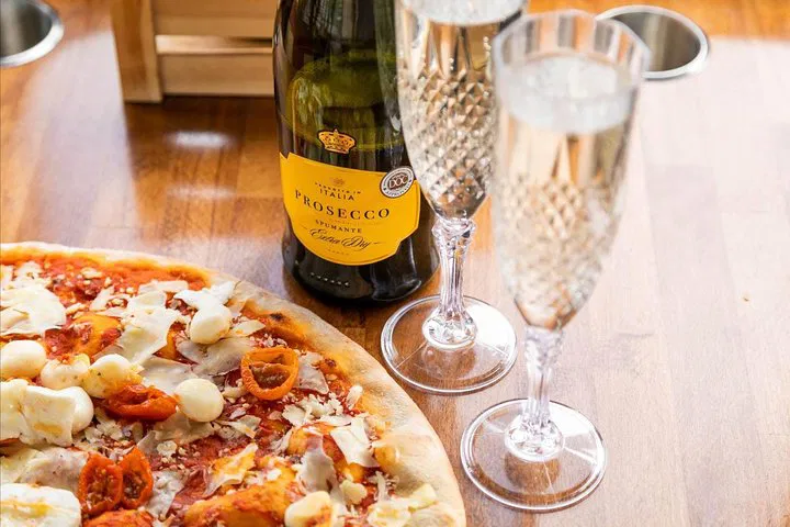 Glasgow's Gourmet Bus Tour: Italian Feast on Wheels!