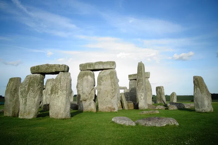 Uncover Ancient Mysteries: Stonehenge and Salisbury Cathedral Tour from Southampton