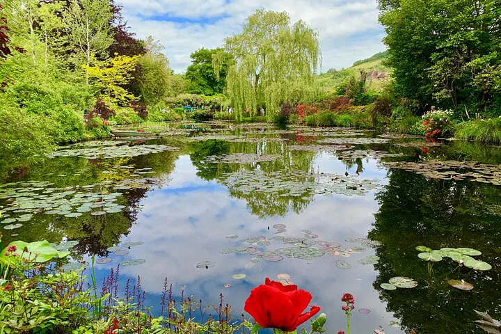 Versailles & Giverny: Private Tour with Lunch & Hotel Pick-Up