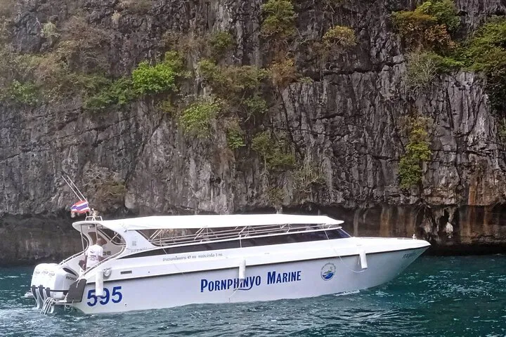 Phi Phi Island Private Speedboat Tour: Tailor-Made Paradise!