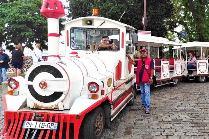 Montmartre Mini-Train & Seine Cruise: Paris Charm!