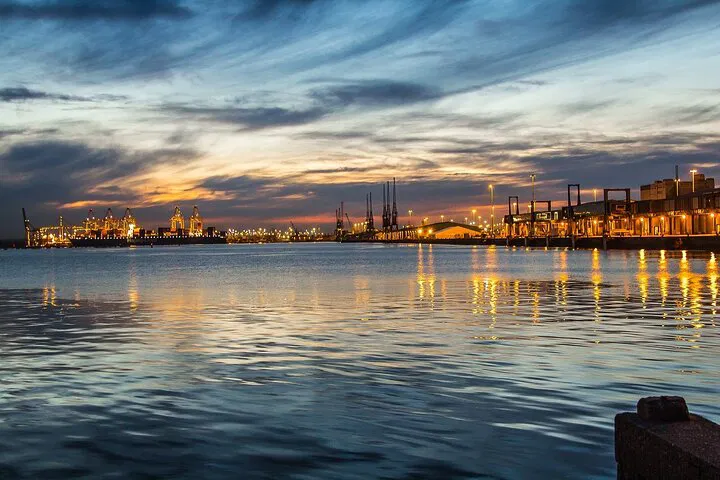 Stress-Free City Transfer: London to Southampton Private Ride