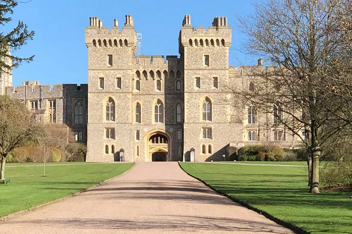 Royal Retreat: Private Windsor Castle & Eton College Luxury Car Tour