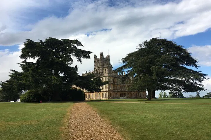 Highclere Castle Stopover: Southampton to London Private Transfer