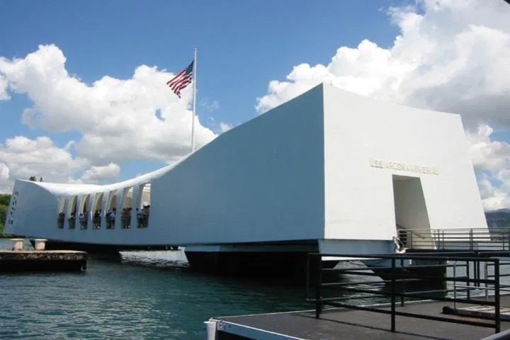 Uncover WWII History: Small Group Tour of Pearl Harbor & Oahu Highlights