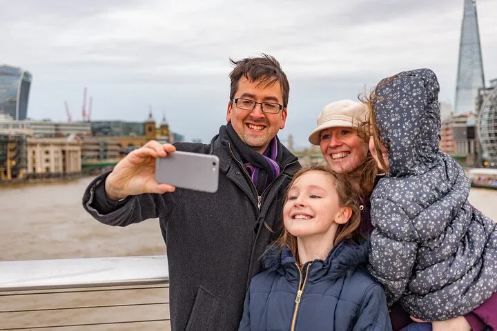 London Family Adventure: Uncover the City's Treasures Together!