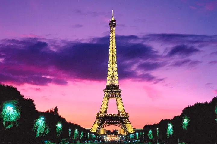 Paris at Night: A Magical Champagne Van Tour