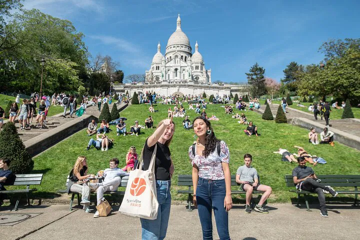 Montmartre's Secrets: Private Walking Tour