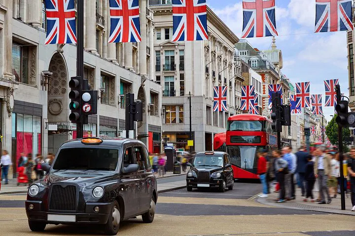 Uncover London's Canadian Roots: A Black Cab Heritage Tour