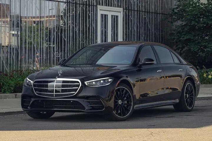 Stress-Free Edinburgh Airport Transfer: Luxury Sedan Experience
