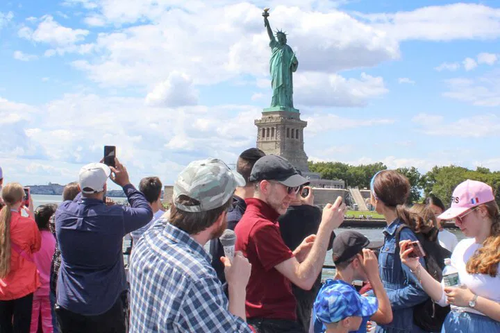 Manhattan Skyline Cruise: Unforgettable Views with New York Princess Cruises