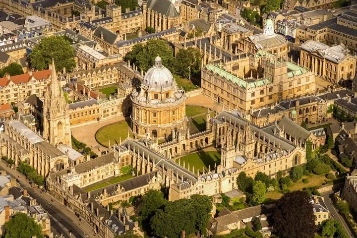 Oxford in Style: Private Range Rover Tour from London