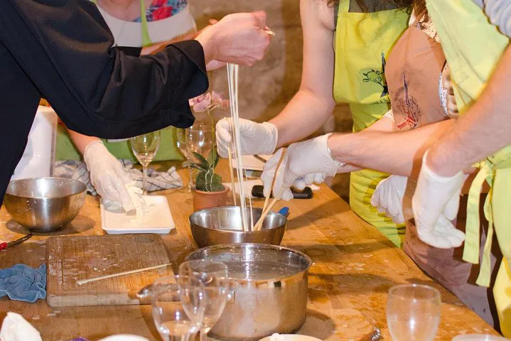 Paris: Cheese & Wine Tasting with Cheesemaking Class