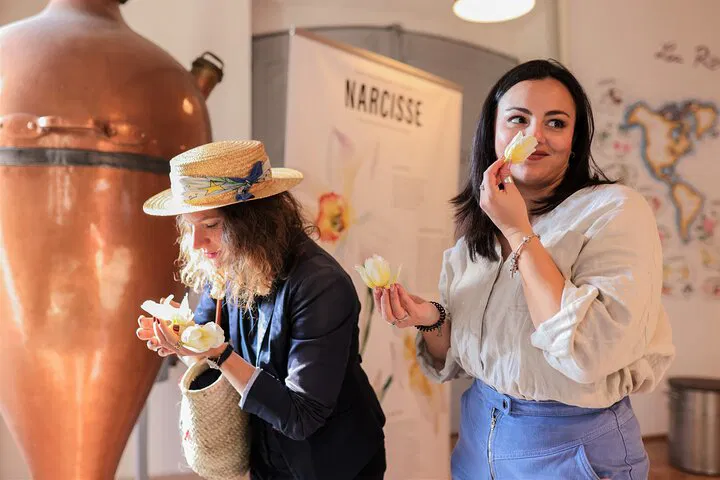 Nice: Grasse & Saint-Paul-de-Vence Perfume & Art Tour