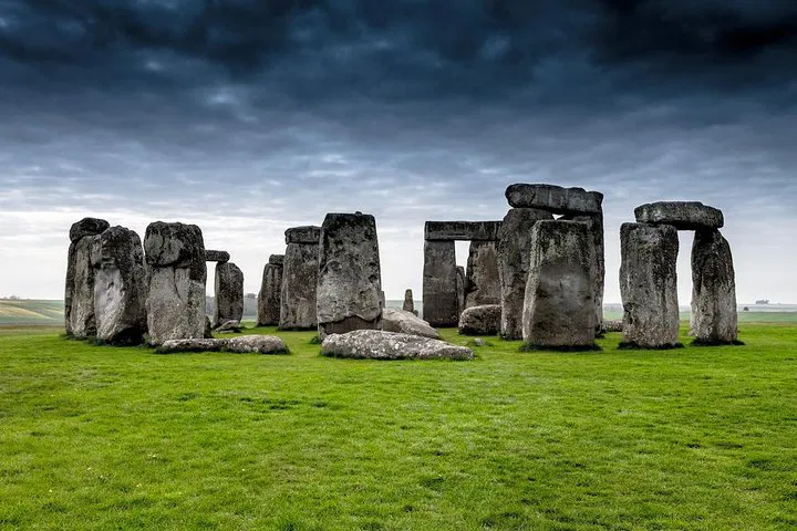 Stonehenge & Avebury Full-Day Tour from Glastonbury