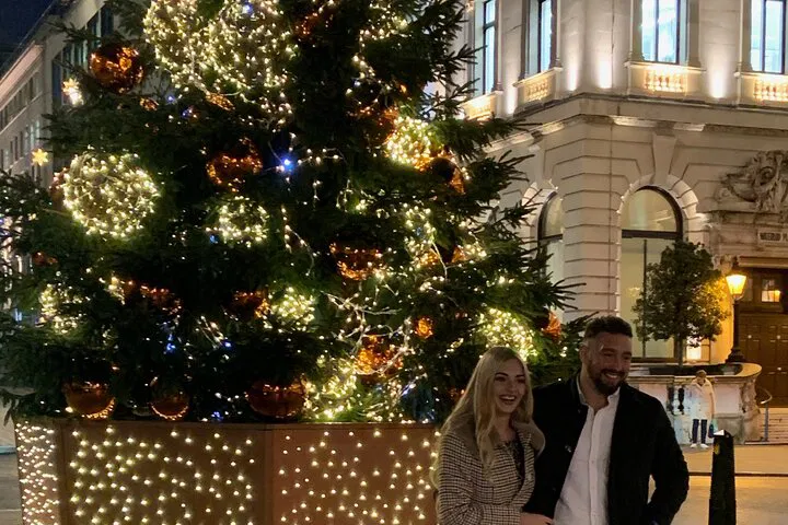 London's Festive Magic: A Black Cab Christmas Lights Private Tour