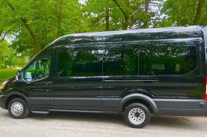 Stress-Free Toronto Airport Transfer: Private Ride in Style