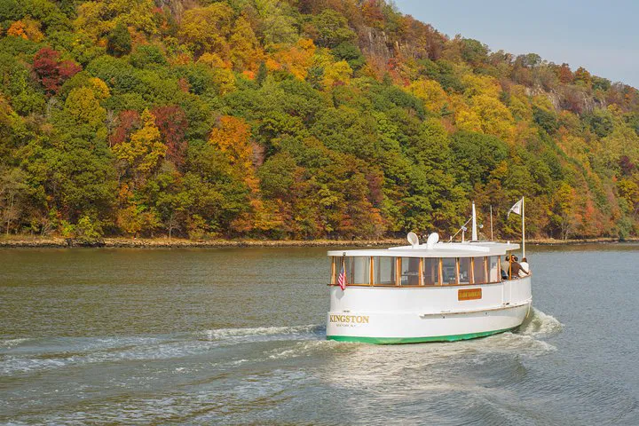 Fall Foliage River Cruise: Witness Autumn Splendor on the Hudson