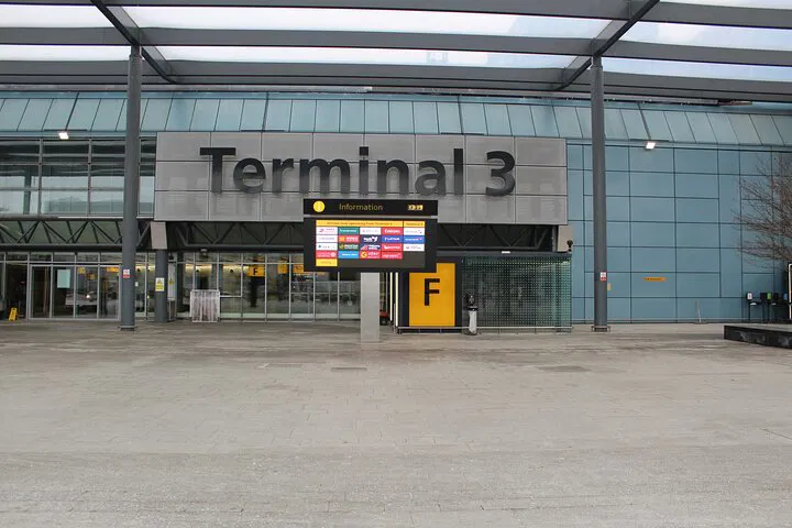 Stress-Free UK Arrival: Private Heathrow to University Transfer