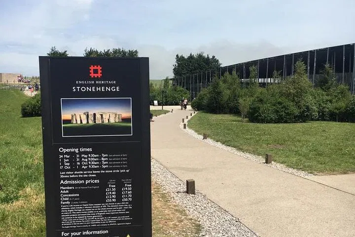 Uncover History: Private Day Trip to Stonehenge, Salisbury, and Windsor!