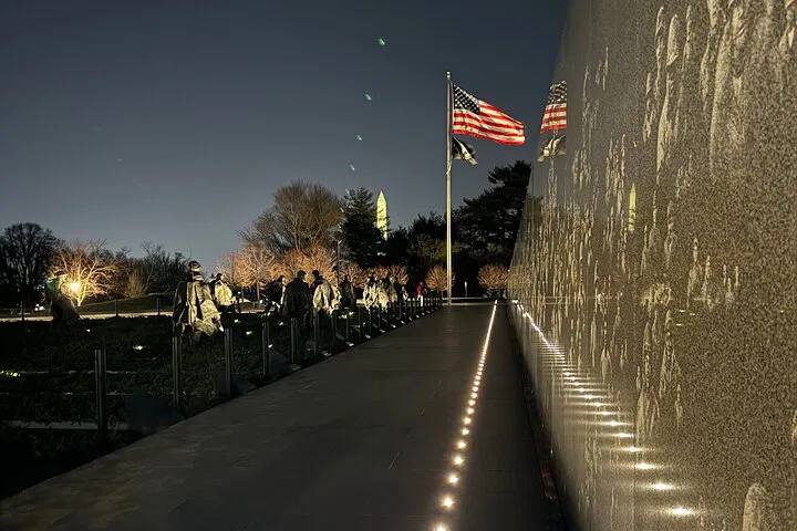 Washington D.C. at Night: Private Monuments Tour Experience