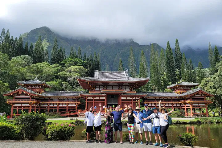 Oahu Circle Island Tour: Byodo-In Temple & Waimea Valley Discount
