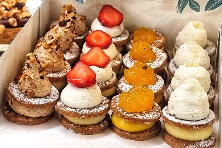 Unveiling Paris: A Gastronomic Adventure with a Food Expert!