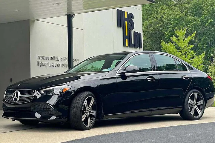 Effortless Rouen Arrival: Private Paris Airport Transfer