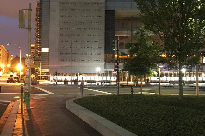 DC Lights Night Tour: Discover DC's Illuminated Majesty