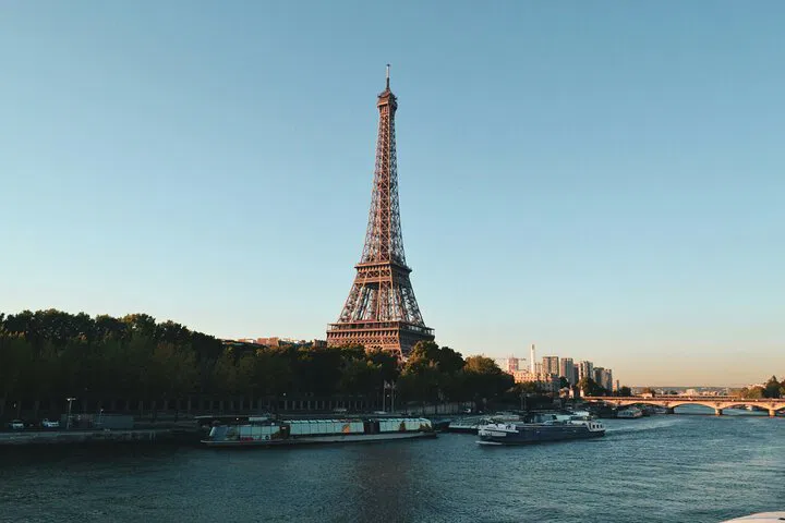 Eiffel Tower: Summit Access with Reserved Entry
