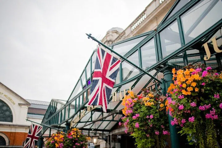 Discover London's Heart: A Self-Guided Adventure from Covent Garden to Piccadilly Circus