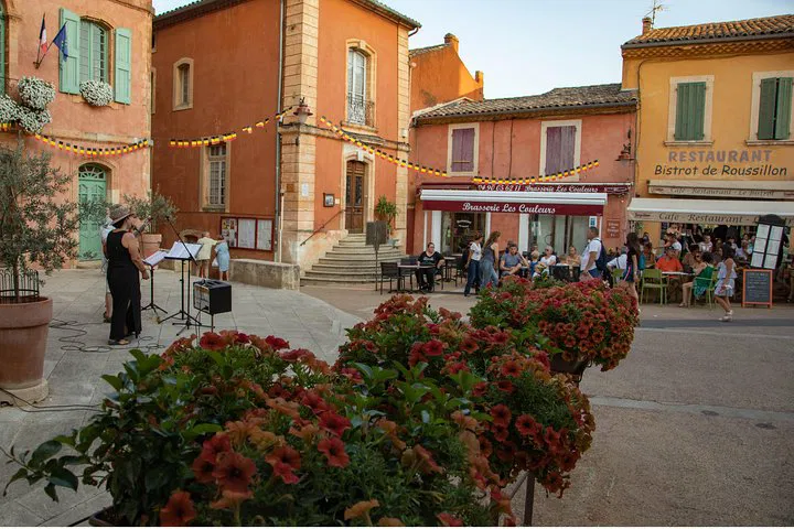 Discover Provence: Luberon Villages Half-Day Tour from Avignon