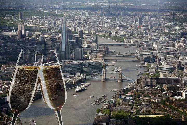 London's Skyline Romance: Champagne Helicopter Tour for Two!