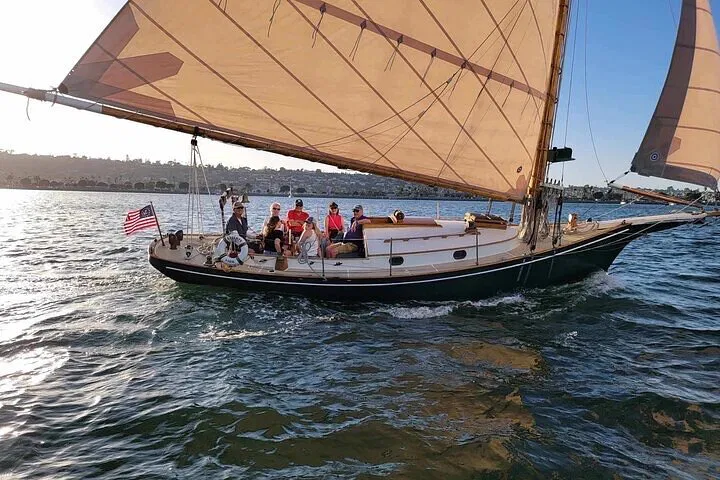 San Diego Bay: Classic Yacht Sailing & Refreshments