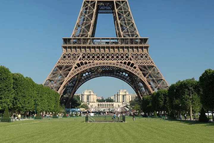 Paris Personalized: Unveiling the City of Lights Your Way