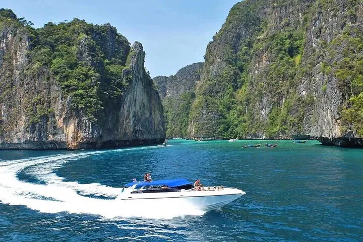 Phuket: Phi Phi Island Speedboat Tour with Lunch