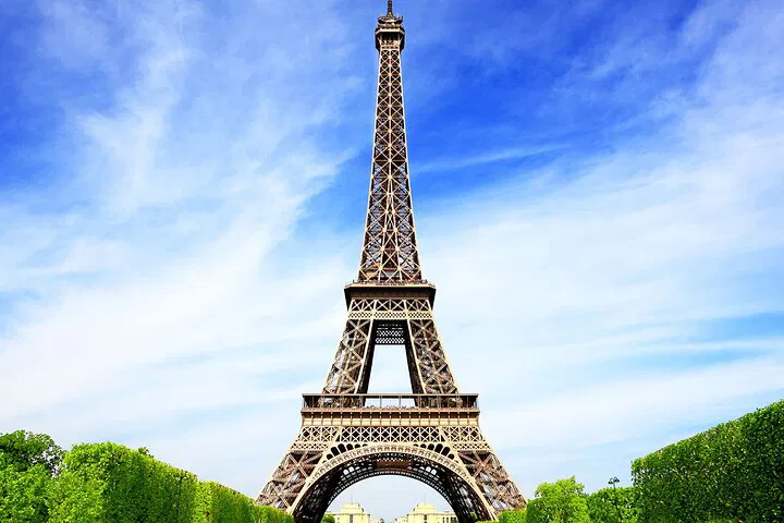 Explore Paris at Your Pace: A Personalized Audio Walking Tour