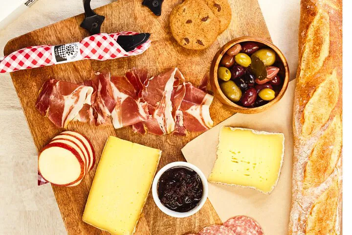 NYC Picnic Perfection: Craft Your Culinary Adventure for Two!