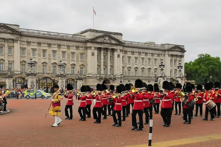 Buckingham Palace Tickets: Change of Guard - Small Group