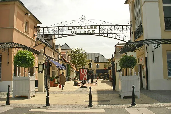 Paris in a Day: Seine Cruise, Saint Germain & Vallée Village Luxury Tour