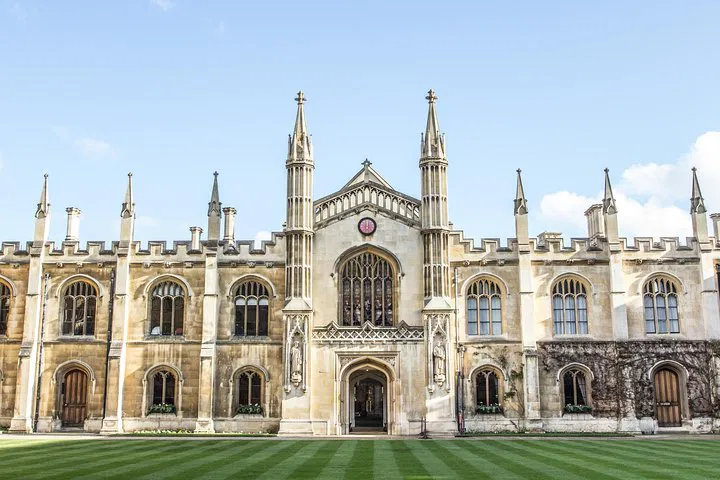 Cambridge Day Tour: Explore History & Punting from London