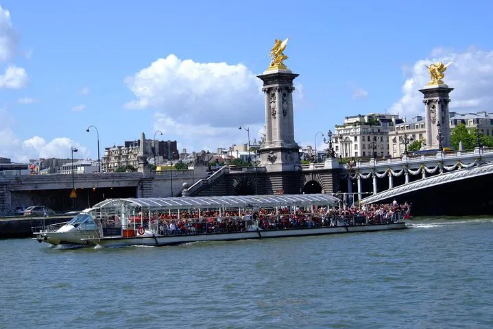 Discover Paris: A Luxurious Private City Tour & Seine River Cruise