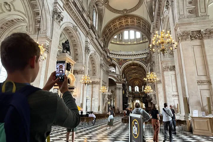 Uncover St. Paul's Secrets: A Kid-Friendly Family Adventure in London