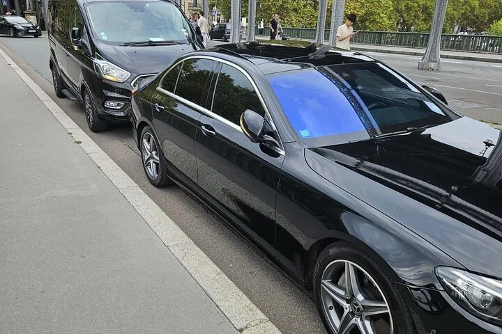 Stress-Free Paris Arrival: Private Airport Transfer to Disney