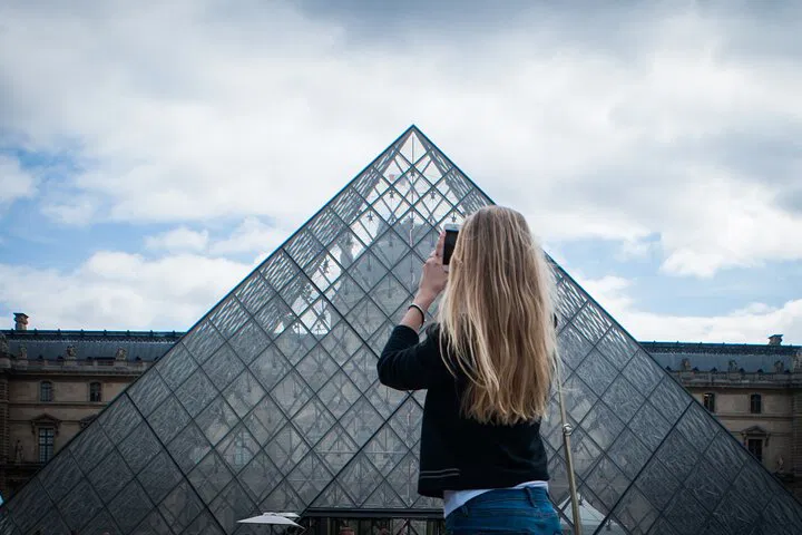 Paris Tour: Louvre, Crepes & Skip-the-Line Fun!