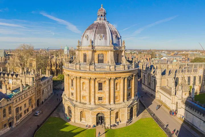 Step into History: Oxford, Stratford, and Cotswolds Adventure with Spanish Guide!